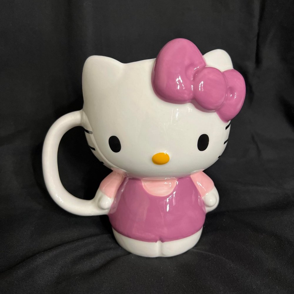 Hello Kitty 3D Character Mug - Picture 5 of 7